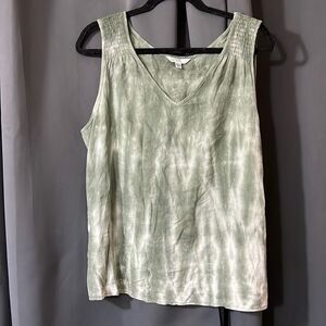 EUC Time and Tru green and white sleeveless top size large.